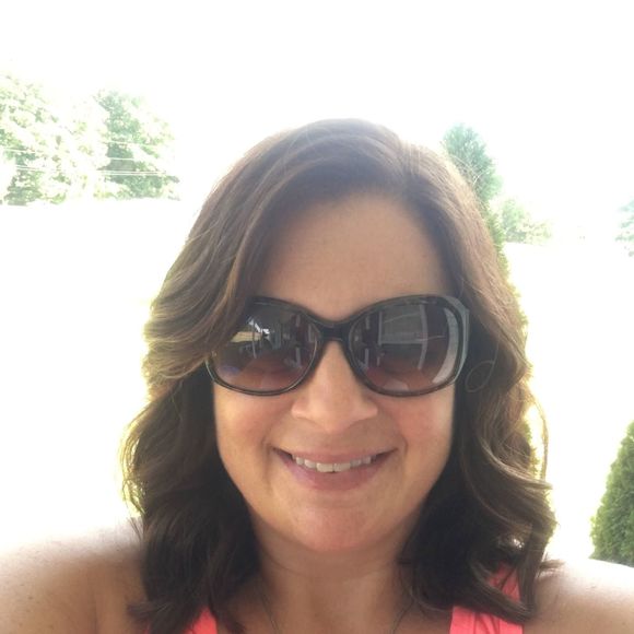 Meet your Posher, Jessica - Picture 1 of 1